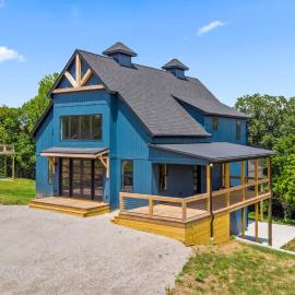 NEW Spacious Clarkson Getaway w Games & Yard, hotelli kohteessa Clarkson