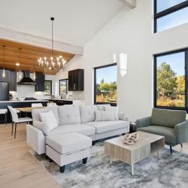 Modern Escape with Hot Tub and Scenic Views, hotel em Bailey