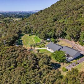 Hill Cottage - Featherston Holiday Home: Featherston şehrinde bir otel