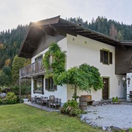 Chalet in Leogang near Ski Lifts، فندق في ليوغانغ