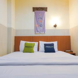 Urbanview Hotel 58 Bintaro, hotel in Pondoklang