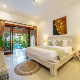 Tranquil Bungalow near Berawa Beach-Shared Pool & Kitchen