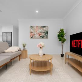 Stylish 3-Bedroom Duplex in Pİmpama, Close to M1, hotel a Pimpama