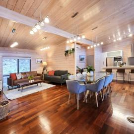 Whare Puwaha - River Mouth House, hotel in Glenorchy