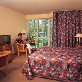 Hotel Fährkrug, готель у місті Темплін