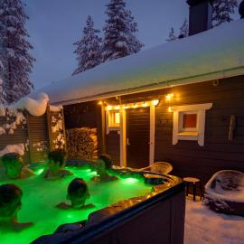 Lovely holiday cottage with outdoor jacuzzi