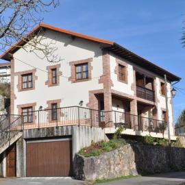 Apartamentos La Huertina, hotel a Canales