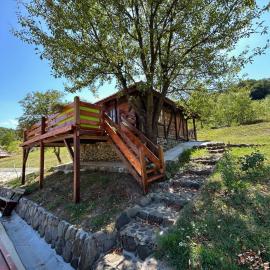 Restoran i konaciste NOVI MELJANICKI BAZENI โรงแรมในคราลเยโว