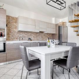 Humanitas & Forum - Beautiful Modern Apartment