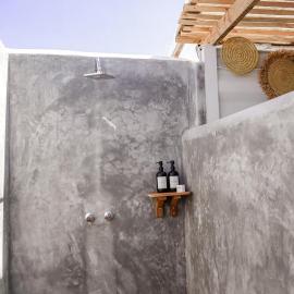 Outdoor bathroom, Outdoor bathtub, bed & kitchen tiny container house