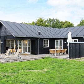 5 star holiday home in Nysted, hotel v destinácii Nysted