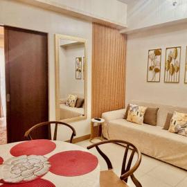 Cozy 1-Bedroom Retreat in Iloilo City with City Views, hotel in Iloilo City