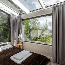Koskisviitti 1 - Private & Cozy Lakeside Suite with Hot Tub, hotel v destinaci Kuusa