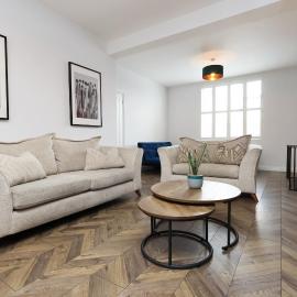 Spacious 3 Bedroom Home in Heart Of Pontypool With Parking - By EKLIVING LUXE Short Lets & Serviced Accommodation