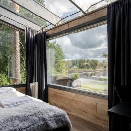 Koskisviitti 4 - Private High Quality Suite with Lake Views, hotel v destinaci Laukaa