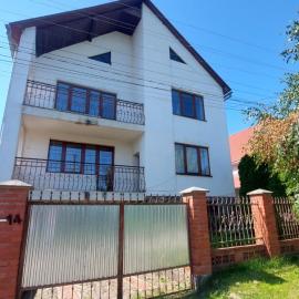 Villa Verde Зелена вілла، فندق في سفاليافا
