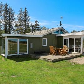 4 star holiday home in Hals, hotel a Hou