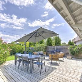 Villa Manava - Climatisée avec terrasse et jardin, hotel in La Teste-de-Buch