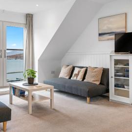 Breathtaking Sea Views - Luxury 2 BD Apt