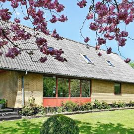 4 person holiday home in Nexø, hotell i Balke