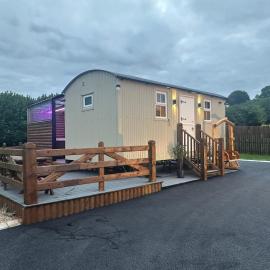 Doon Shepherds Hut, хотел в Tempo