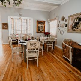 Tuis Guest House and Coffee Shop، فندق في Meyerton