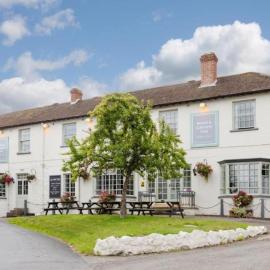 The Rose & Crown, Ashbury, hotell i Ashbury