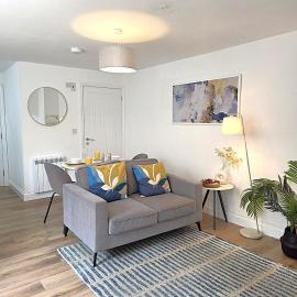 Cozy One Bed Flat at Dawe Luxury Suites - An Entire Apartment near Ely Cathedral & Train Station - The Perfect Base to Explore Ely, Cambridge, Norfolk & London - 2 Guests Max & Pet Friendly
