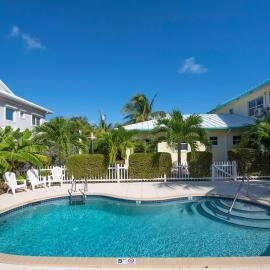 Snug Harbour View #9 - 2BR-2BA Canal Front Condo by Seven Mile Beach