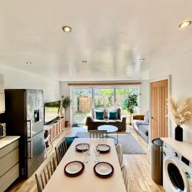 5 Bed Modern Eco House With Parking