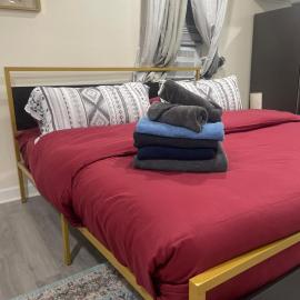 New 4 Apts-198-3 Bed Apt 1st Floor & 3 Bed Apt 2nd Floor - 1 Bed Studio Apt Ground Floor & 1 Bed Studio Apt Ground Floor near Penn Station EWR Newark NJ Airport Hospital Manhattan NYC, viešbutis mieste Niuarkas