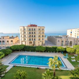 Sea view apartment with traditional Moroccan bathroom, airconditioning, private parking, swimming pool and terrace