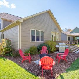 Downtown West Jefferson Home - Fireplace - Sleeps 8