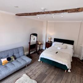 Gwynne House - Historic Riverside Rooms & Apartments in Hereford City Centre, Sleeps 1-16