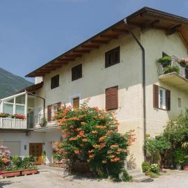 Gästehaus Zugal, hotel v destinaci Caldaro