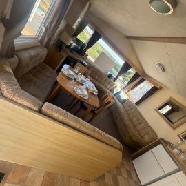 The Squirrel's Nest Stylish Modern Caravan Stay, hotel in Porchfield