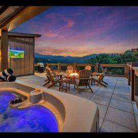 Family Chalet With Rooftop Theater GameRoom Mins to DT
