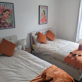 Saffron&Space Free Parking Sleeps 5, viešbutis mieste Svindonas