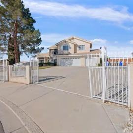 Resort Style House, Hotel in Apple Valley