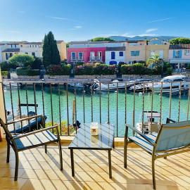 VUE Canal Superbe - Piscine - Parking Privé - Climatisation, готель у місті Коголен