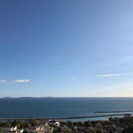 Superbe terrasse avec vue panoramique sur la mer, hotel em Marselha