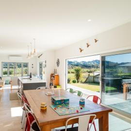 Reel retreat - sunny with views!