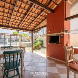 Linda casa a 230m da praia de Bombas RGV115, hotel u gradu 'Bombas'