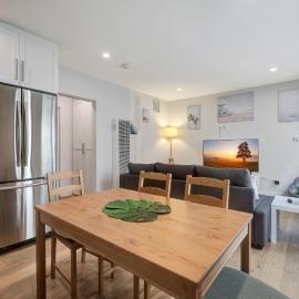 Feel At Home At A One Bedroom Apt 1 Block From The Beach