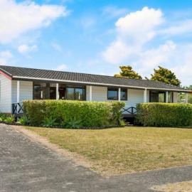 Hosts on the Coast Park & Play, Hotel in Pauanui