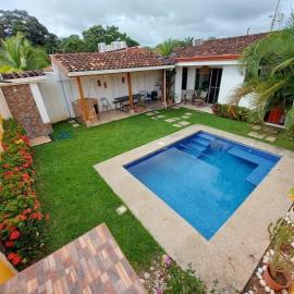 An ideal place to share with family and friends, hotel en Bejuco