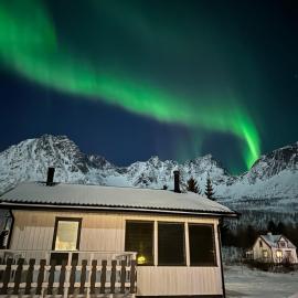 Just a Simple House, hotel u gradu Senjahopen
