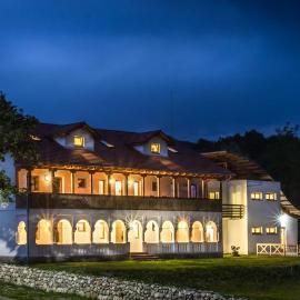 Hanul Vatra, hotel u gradu Horezu