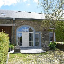 Villa with hottub in calm area