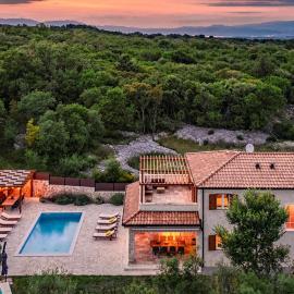 Villa LuLu kamena Villa s bazenom otok Krk selo Gostinjac